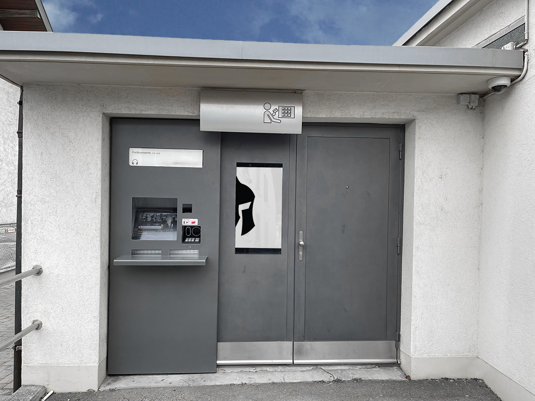 Talos shield devant un bancomat