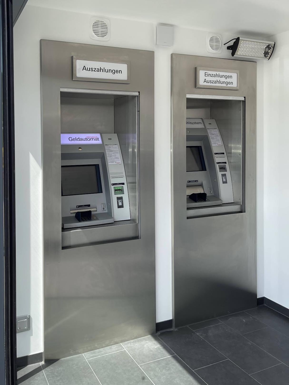 Deux Talos Dr. Martin's